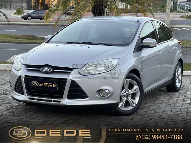 Carro Ford Focus Hatch 2015 SE 1.6 16V TiVCT PowerShift
