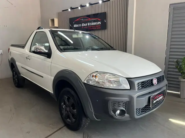 Carro Fiat Strada 2015 Working 1.4 (Flex)
