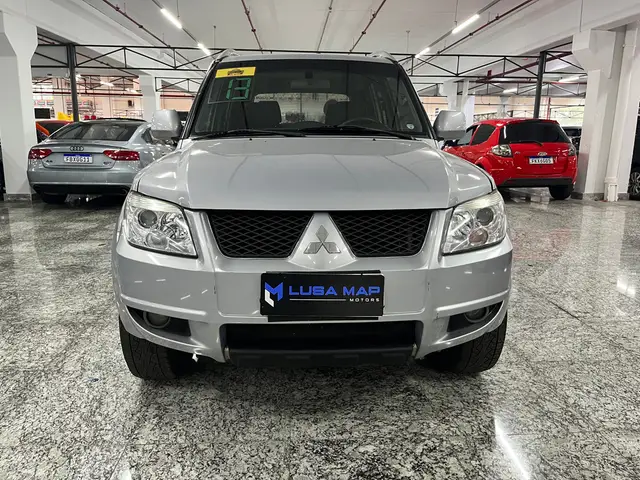 Carro Mitsubishi Pajero TR4 2013 2.0 16V 4x2 (Flex)