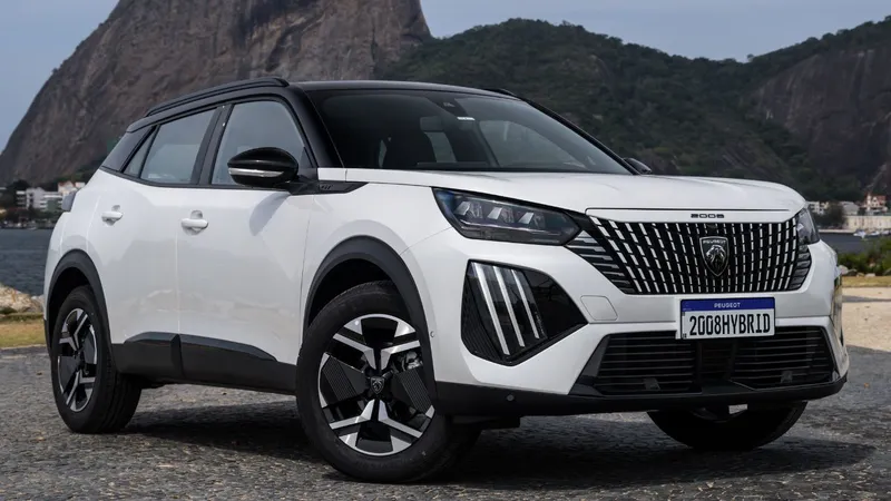 Peugeot 208 e 2008 híbridos são mais econômicos? Veja o comparativo de consumo