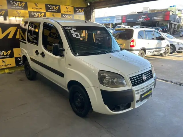 Carro Fiat Doblò 2016 Essence 1.8 16V (Flex)