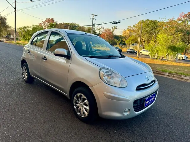 Carro Nissan March 2012 1.0 16V (Flex)