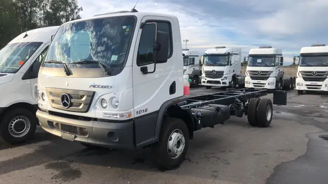 Carro Mercedes-Benz Accelo 2022 1016/46 C.EST