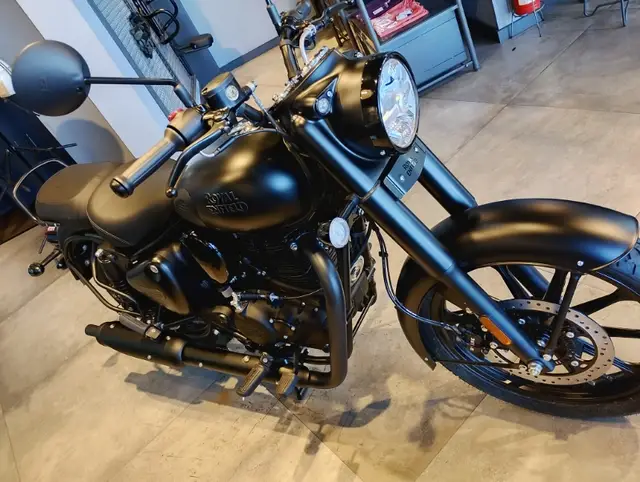 Moto Royal Enfield Classic 350 2025 Dark