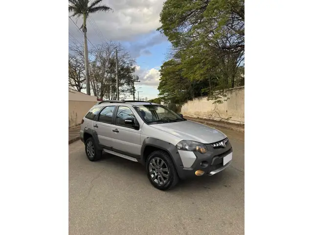 Carro Fiat Weekend 2015 Adventure 1.8 E.torQ (Flex)