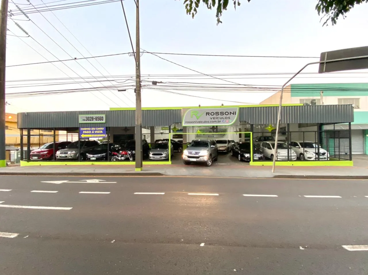 Fachada da loja Veículos à venda em J ROSSONI COMÉRCIO - Londrina - PR | Mobiauto