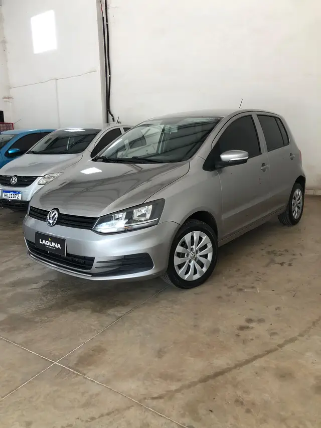 Carro Volkswagen Fox 2017 1.0 MPI Trendline (Flex)