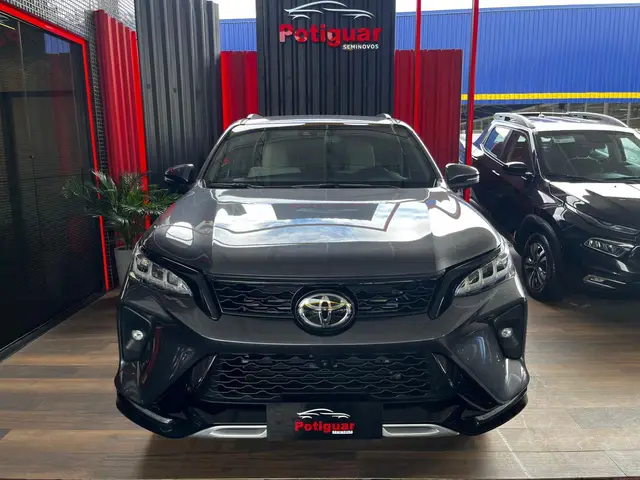 Carro Toyota SW4 2025 Diamond  2.8 Turbodiesel 4x4 (Aut.)