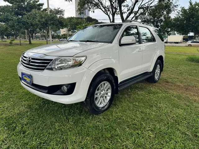 Carro Toyota Hilux Cabine Dupla 2015 Hilux 2.7 SR CD 4x2 (Flex) (Aut)