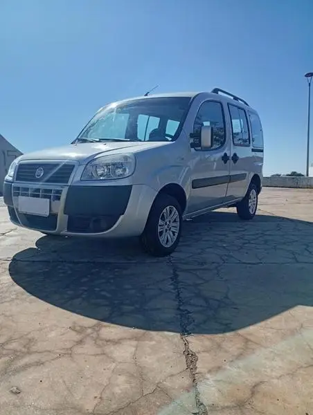 Carro Fiat Doblò 2013 Attractive 1.4 8V (Flex)