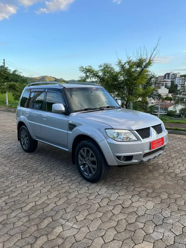 Carro Mitsubishi Pajero TR4 2013 2.0 16V 4x2 (Flex)