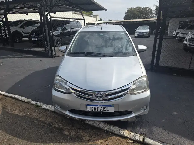 Carro Toyota Etios 2014 X 1.3 (Flex)