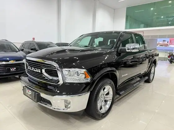Carro Ram Classic 2022 Laramie 5.7
