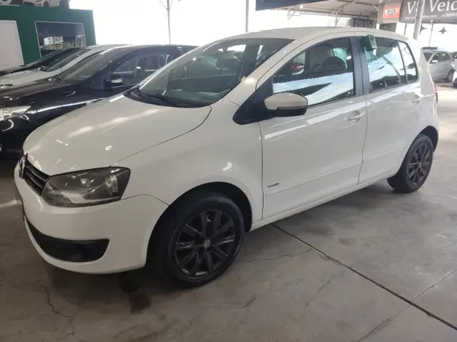 Carro Volkswagen Fox 2014 1.0 TEC (Flex) 4p