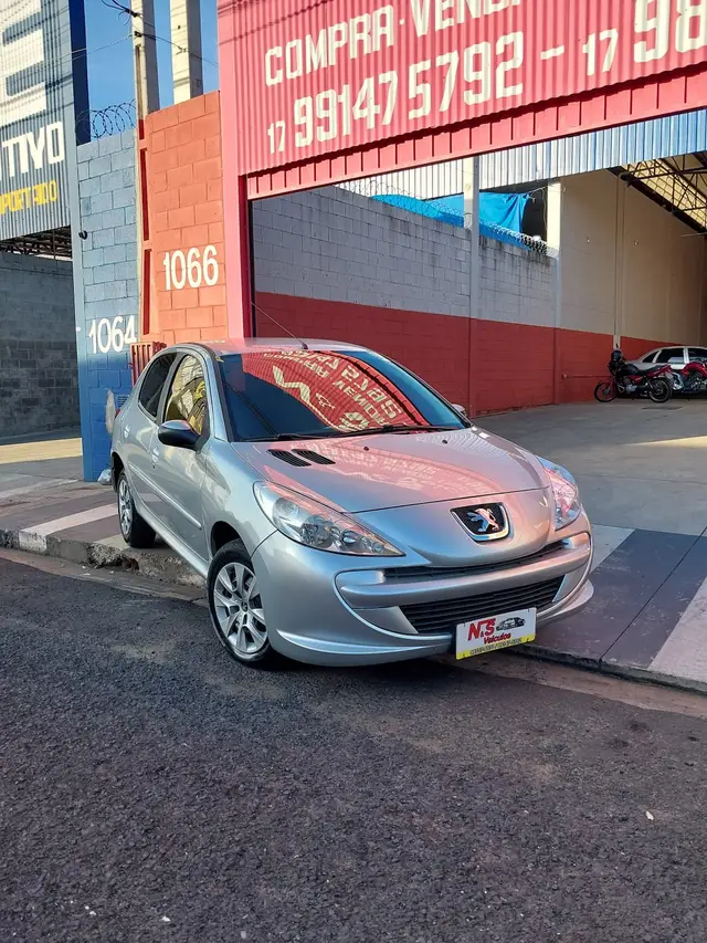 Carro Peugeot 207 2014 Hatch Active 1.4 (Flex)