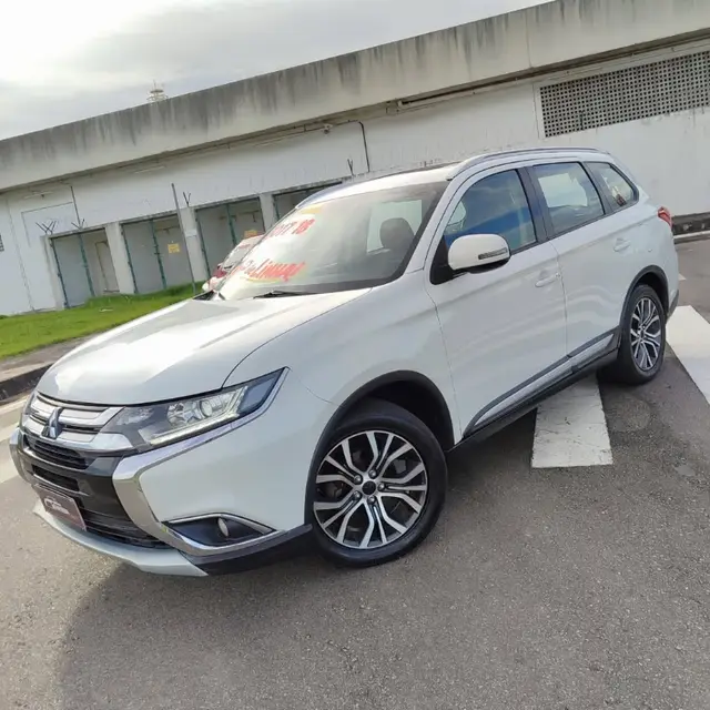 Carro Mitsubishi Outlander 2018 Comfort 2.0 16V (Aut)