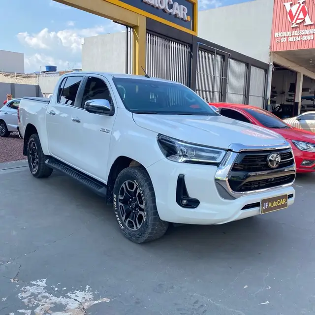 Carro Toyota Hilux Cabine Dupla 2023 SRX 4x4 2.8 Diesel