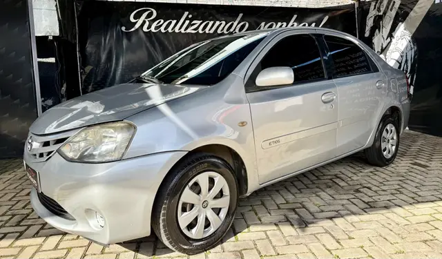 Carro Toyota Etios Sedan 2013 XS 1.5 (Flex)