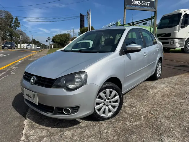 Carro Volkswagen Polo Sedan 2014 1.6 8V (Flex)