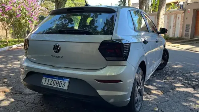 VW Polo Track usado é econômico e robusto mais barato que Kwid zero quilômetro