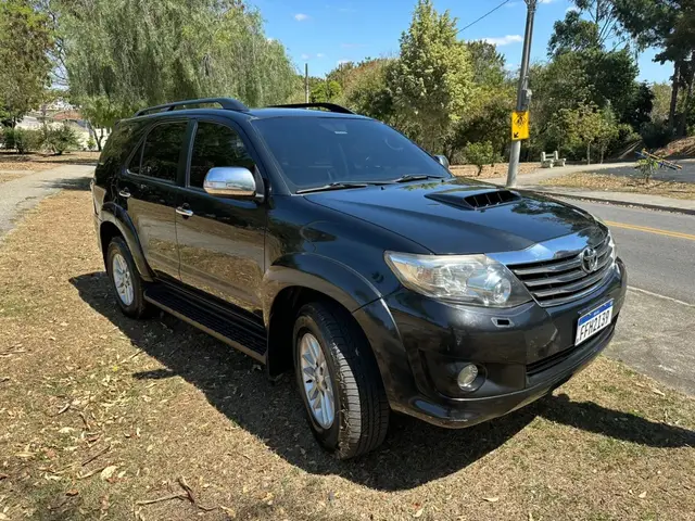 Carro Toyota Hilux SW4 2013 SRV 3.0 TDI 4X4 (5 Lugares)