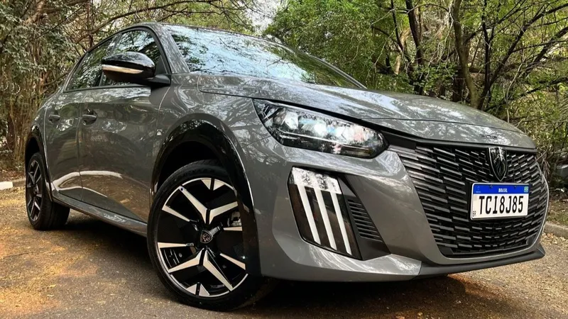 Peugeot 208 turbo tem descontos de até R$ 9 mil até o fim do mês