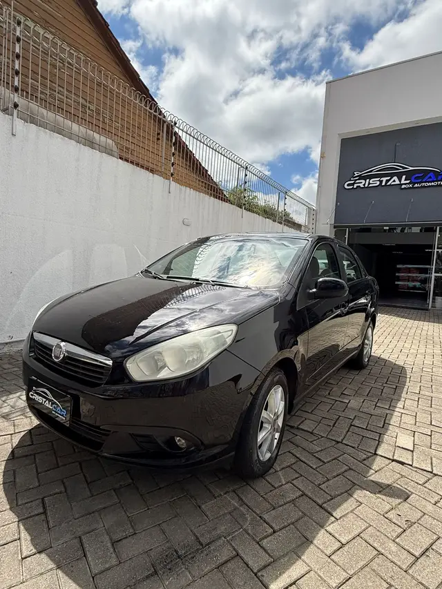 Carro Fiat Grand Siena 2013 Tetrafuel 1.4 8V