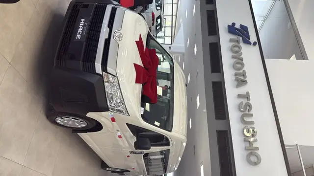 Carro Toyota Hiace 2025 Minibus DX 2.8