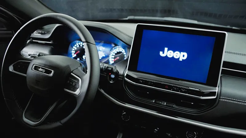 Jeep Renegade e Compass: wi-Fi a bordo custará de R$ 30 a R$ 100 por mês