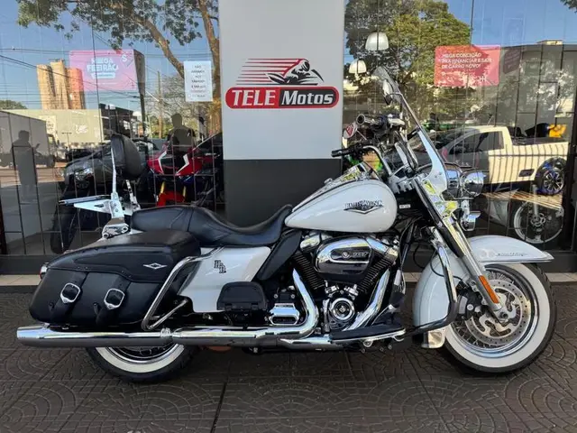 Moto Harley-Davidson Road King 2017 ROAD KING CLASSIC  FLHRC/ CUSTOM FLHRSI