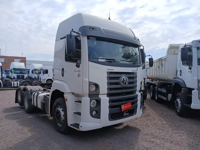Caminhão Volkswagen 25.360 2022 Constel. 6x2 Tractor 2p (die)(E5)