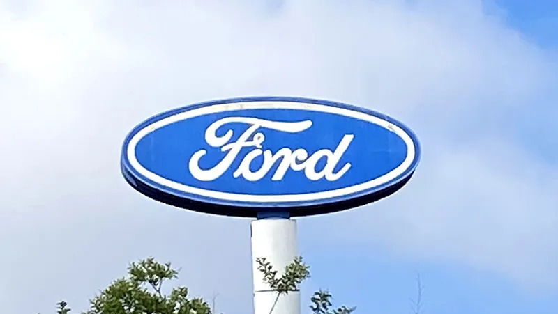 Ford fecha acordo para demitir trabalhadores da fábrica de Taubaté 