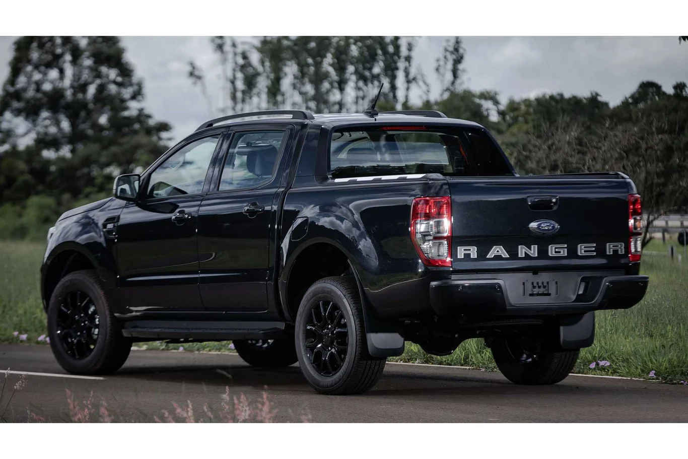 Ford Ranger Cabine Dupla Black 2.0 Turbodiesel 4x2 (Aut.)