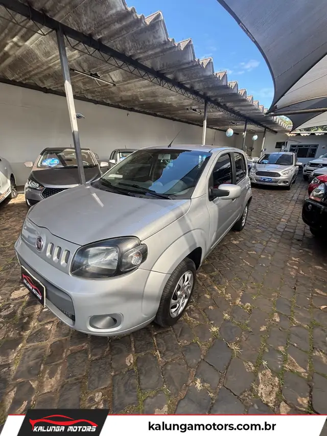 Carro Fiat Uno 2016 Vivace Celeb. 1.0 8V (Flex) 4p