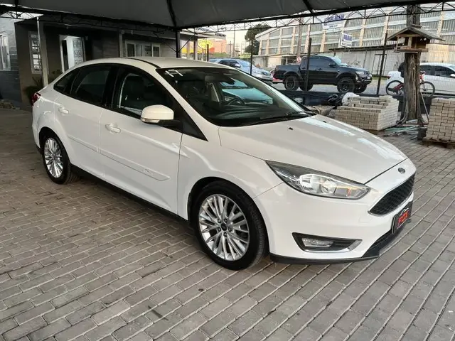 Carro Ford Focus Hatch 2017 SE Plus 2.0 PowerShift