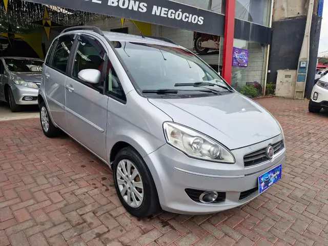 Carro Fiat Idea 2013 Attractive 1.4 8V (Flex)