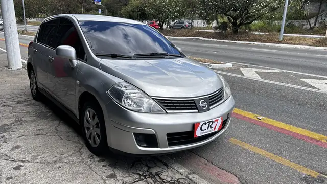 Carro Nissan Tiida 2008 S 1.8