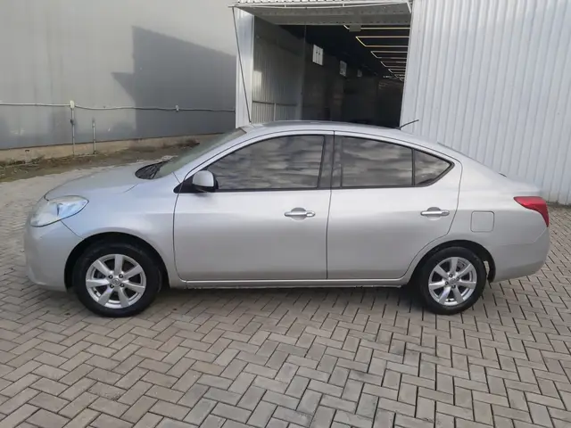 Carro Nissan Versa 2014 1.6 16V SL (Flex)