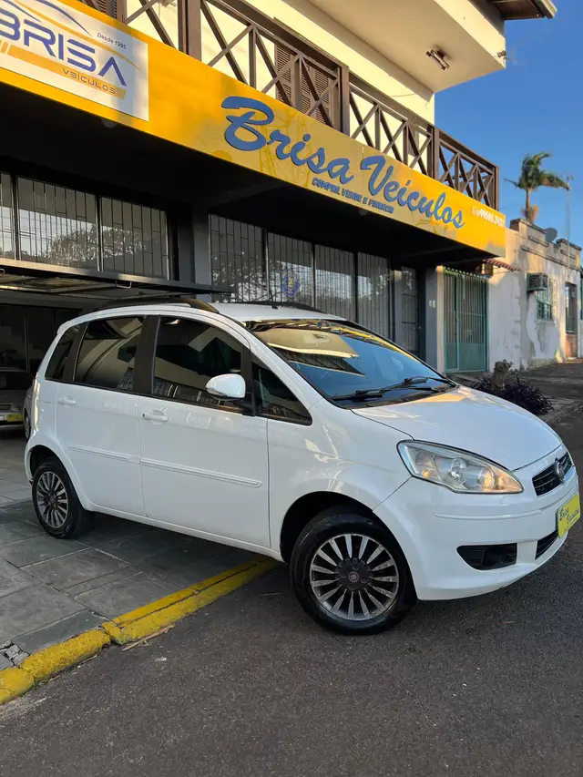 Carro Fiat Idea 2012 Attractive 1.4 8V (Flex)