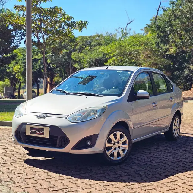 Carro Ford Fiesta Sedan 2014 SE 1.6 Rocam (Flex)