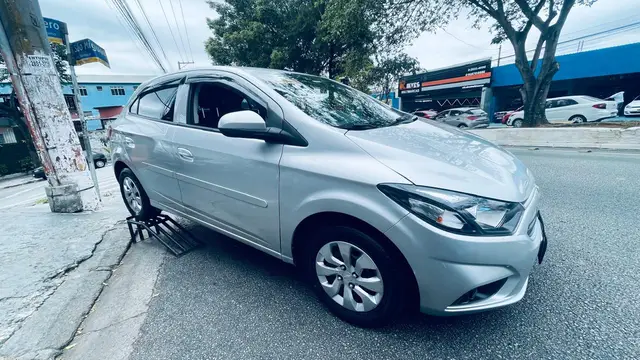 Carro Chevrolet Onix 2018 1.0 LT SPE/4