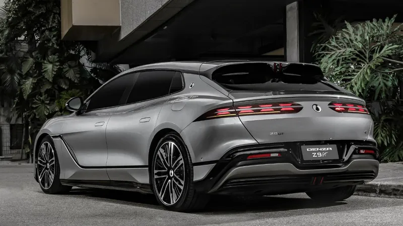 Denza é marca da BYD que estreia no Brasil com perua esportiva elétrica