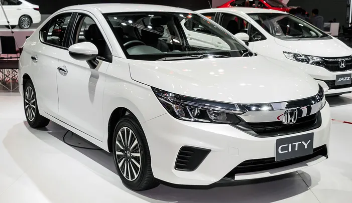 Terceira geração do sedan chega ao Brasil ainda este ano, maior e mais tecnológico, mas deve deixar o motor 1.0 turbo na Ásia