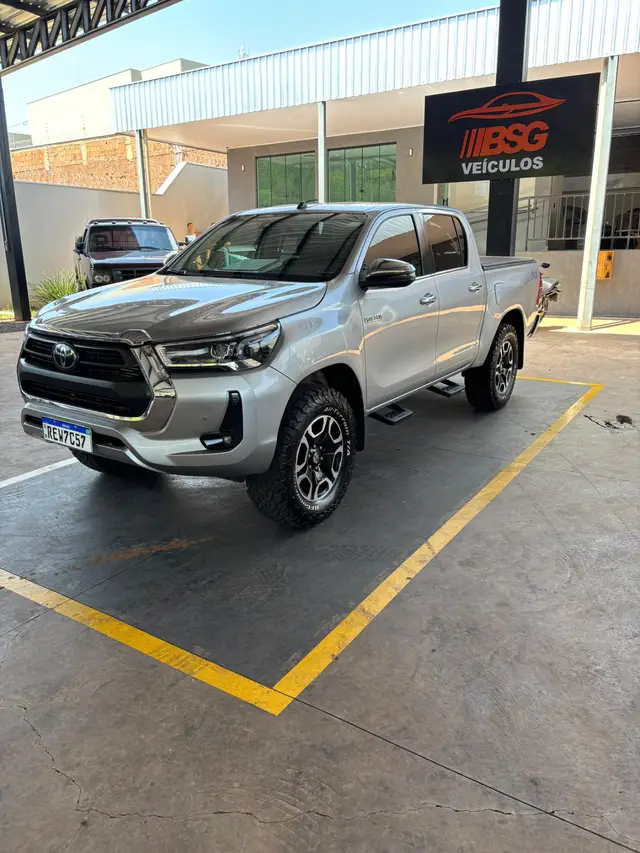 Carro Toyota Hilux Cabine Dupla 2021 SRX 2.8 TDI CD 4x4 (Aut)