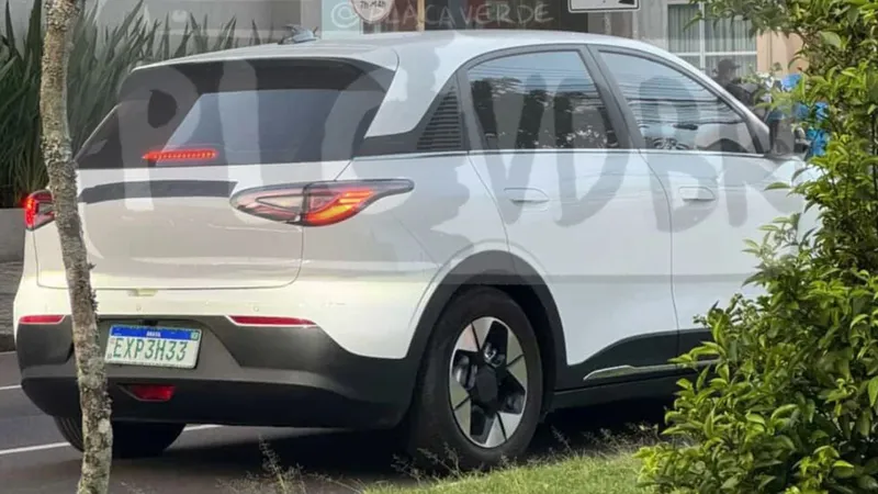 Flagra: Geely Geome será o segundo carro da marca chinesa e mira o BYD Dolphin