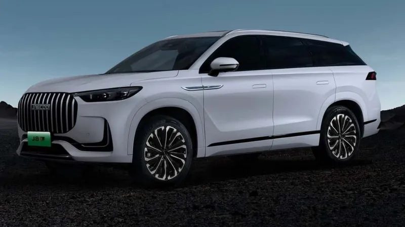 Jaecoo 8 é um Chery Tiggo 9 e tem até 605 cv de potência