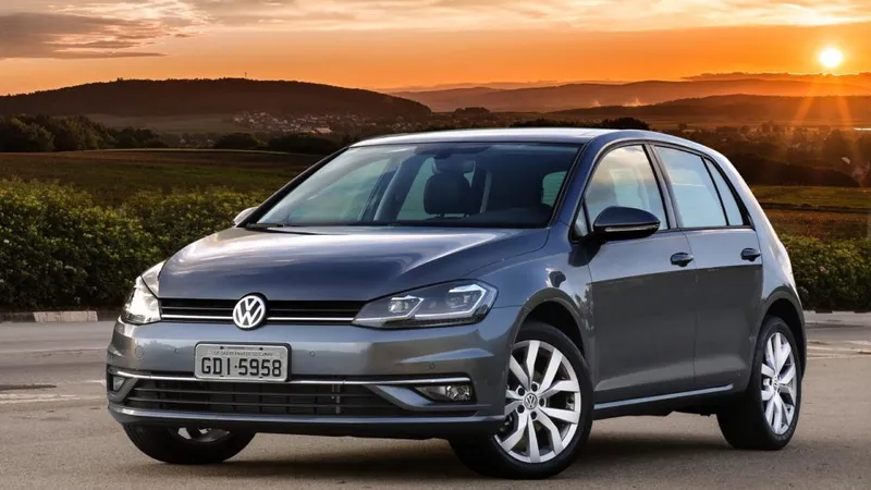 VW Golf 1.4 TSI usado é refinado e bom de guiar a preço de Fiat Mobi 0km