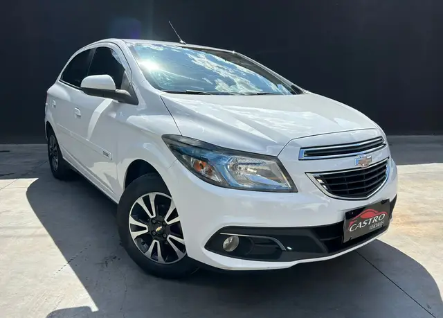 Carro Chevrolet Onix 2014 HATCH LTZ 1.4 8V FlexPower 5p Mec.