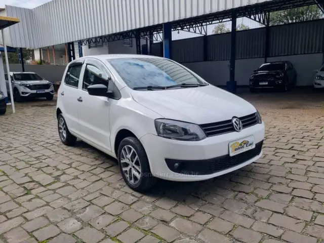 Carro Volkswagen Fox 2014 1.0 TEC (Flex) 4p