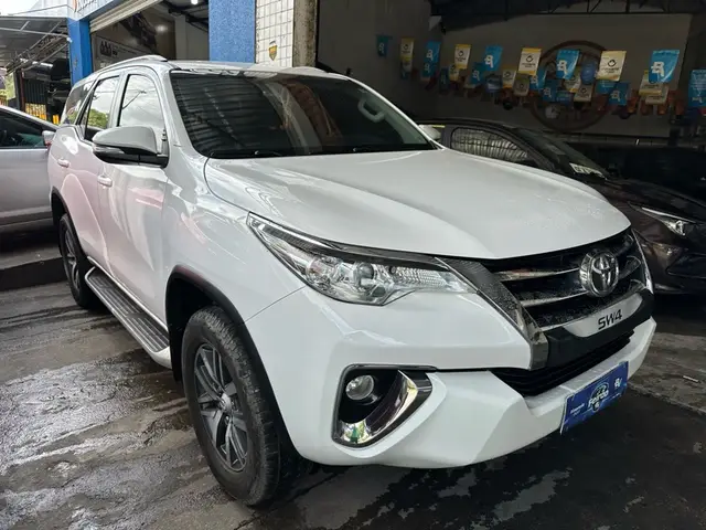 Carro Toyota SW4 2017 2.7 SR 4x2 (Flex)